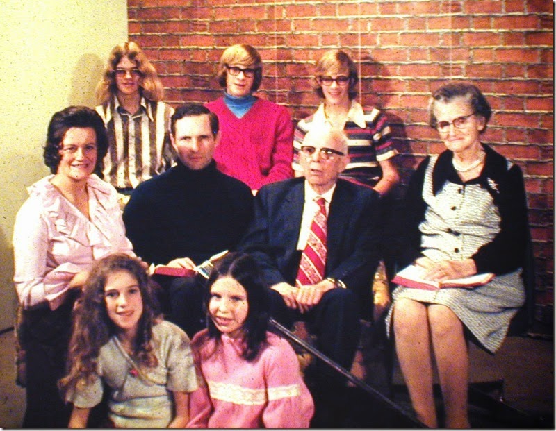 12 Winter family TV _74