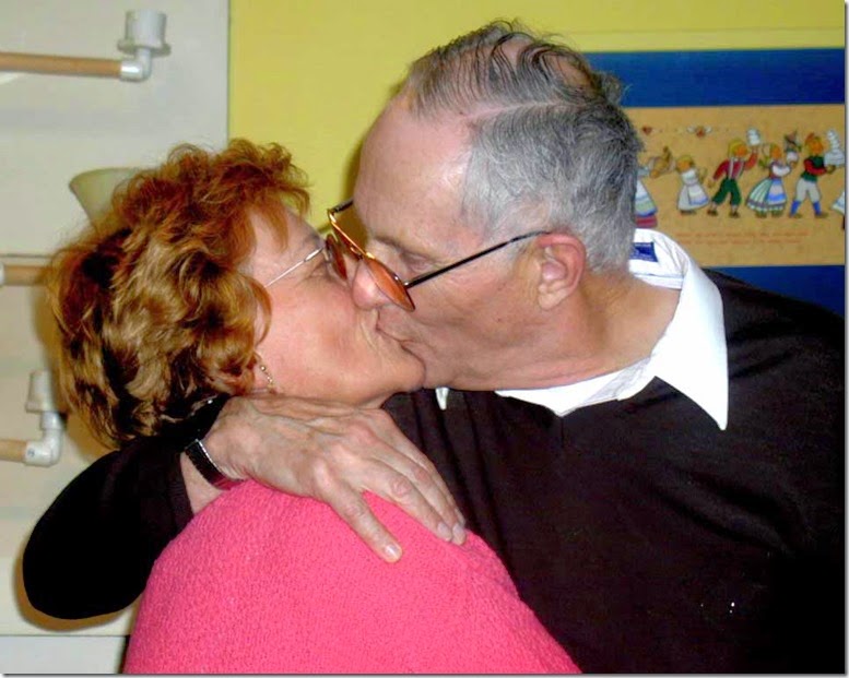 Mal & beth kissing 01012000 120101